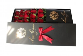 باکس گل مشکی Golden Rose